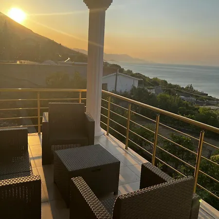 Sunset Garden House Villa *