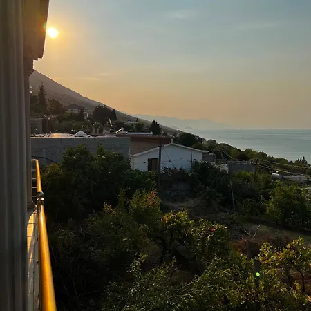 Sunset Garden House *